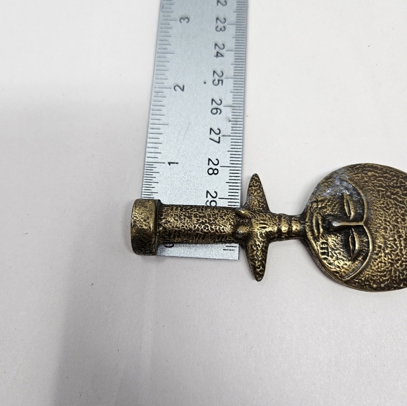 African Brass Corner Table Cloth Holders Women Face & Figure Set Of 4 Vintage - Picture 10 of 10